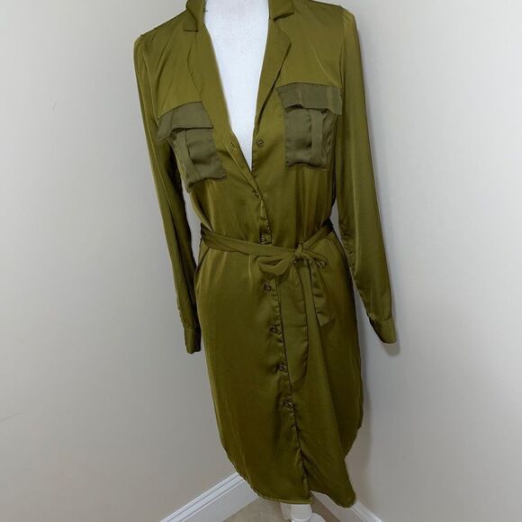 Ichi short dress button down size XS 
Belted 
2 front pockets 
100% polyester - Picture 11 of 12